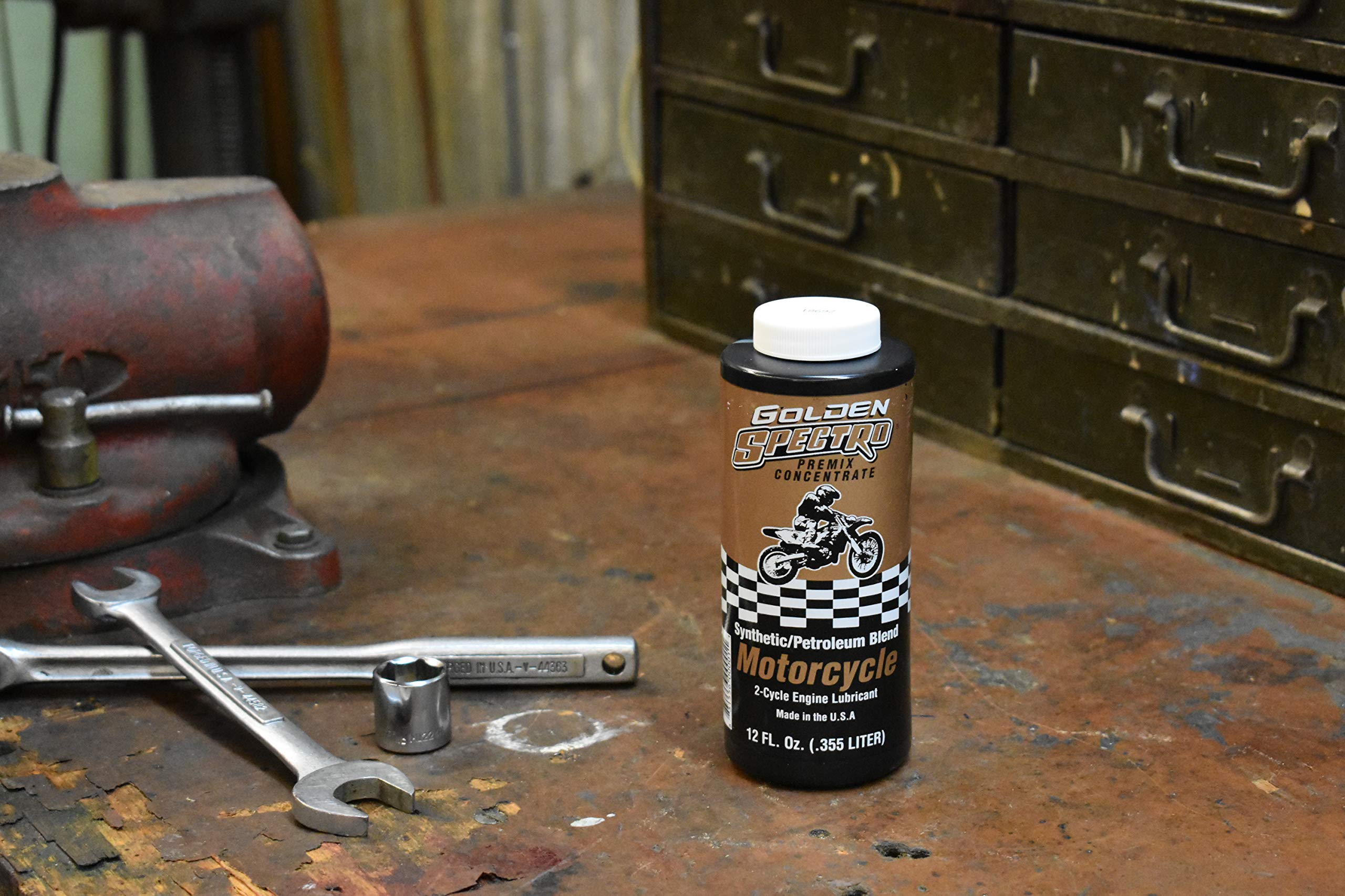 Close-up on Spectro Premix label highlighting lean blend and 50:1 compatibility.