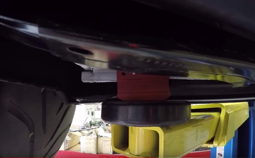 Sporthfish arm pad compatible with 2-post lifts for versatile setups.