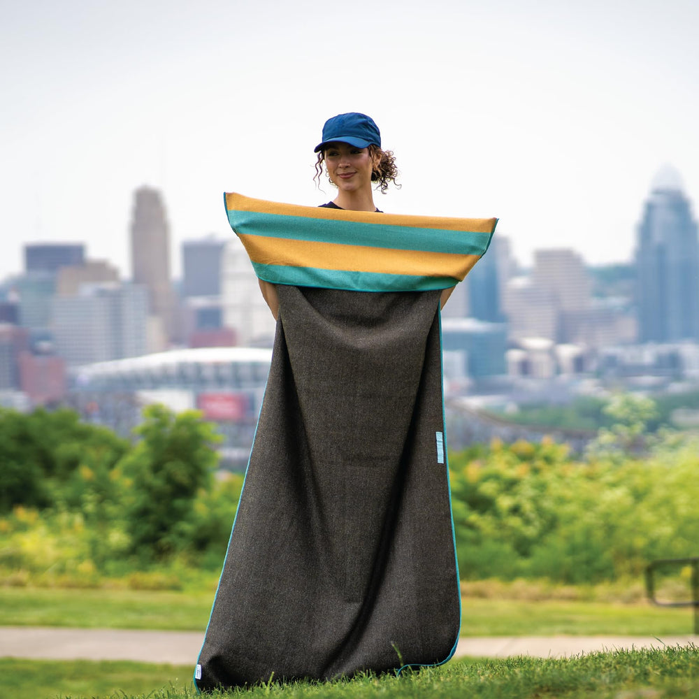 Sprints athletic running towel machine-washable and easy care.