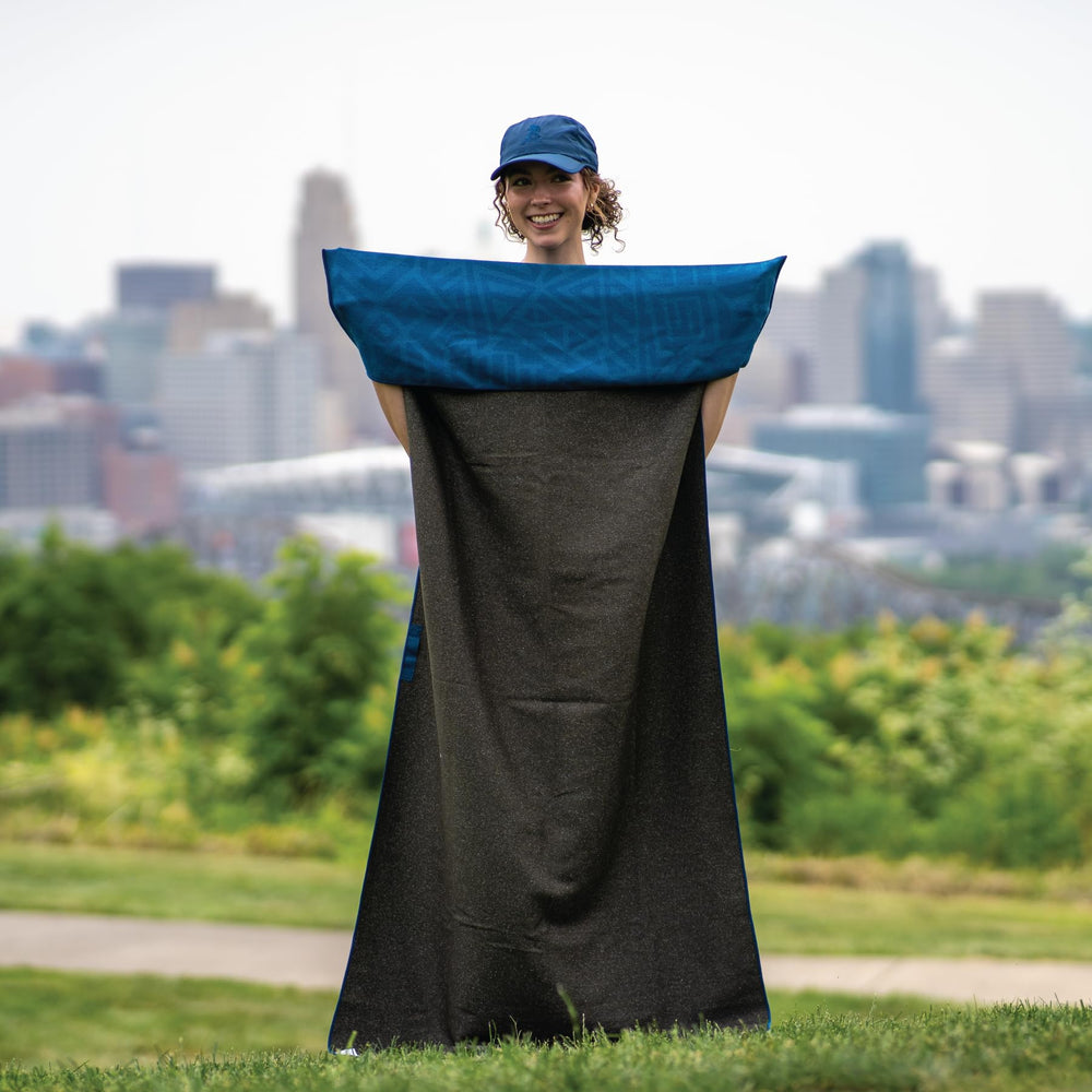 Sprints towel absorbs moisture and dries quickly for workouts and travel.
