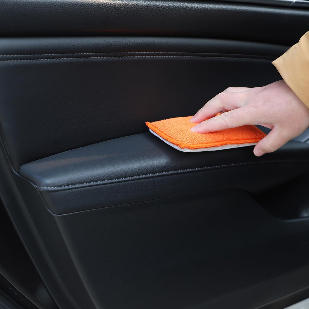 SPTA non-scratch microfiber surface protects finishes during detailing.