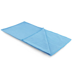 SPTA streak-free microfiber cloth highlighting absorbency for clear glass.