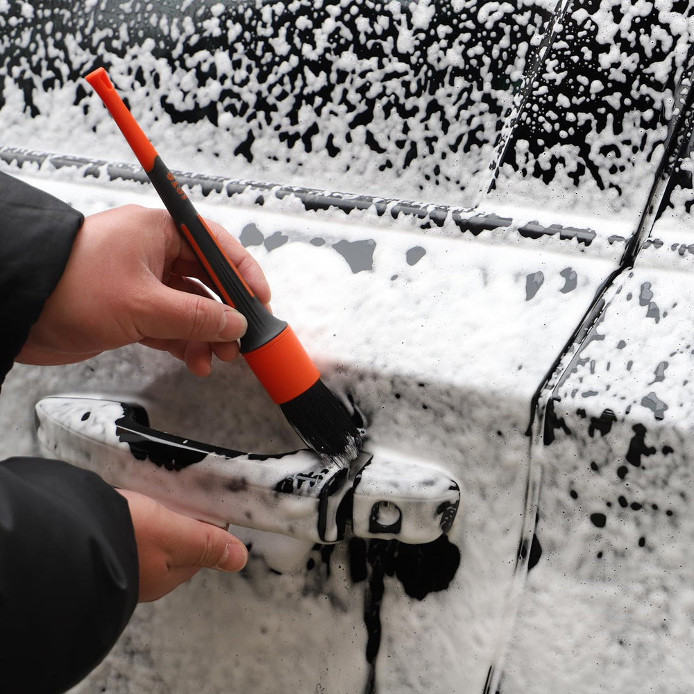 SPTA versatile wet-dry brush handles liquids and dust for all-around cleaning