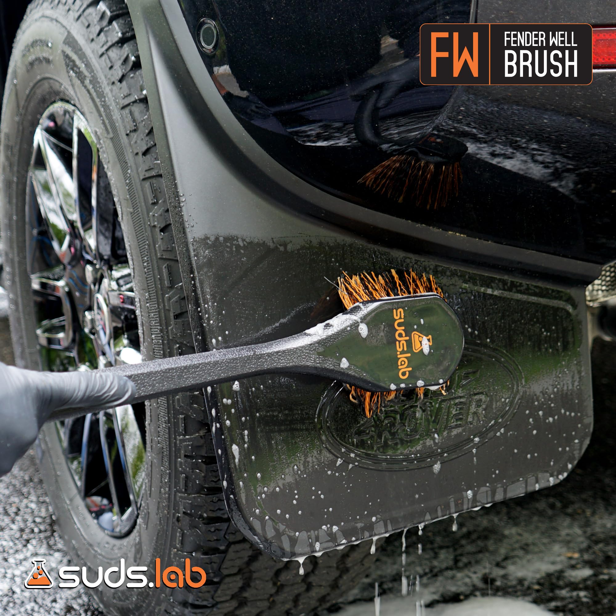 Suds Lab FW Non-Slip Grip improves control during deep scrubbing sessions.