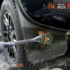 Suds Lab FW Non-Slip Grip improves control during deep scrubbing sessions.