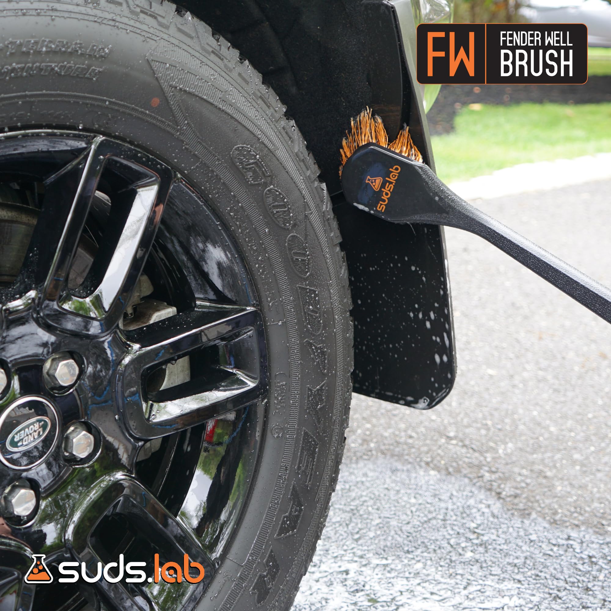 Suds Lab FW Long-Handle design enhances reach for fender wells and undercarriage areas.