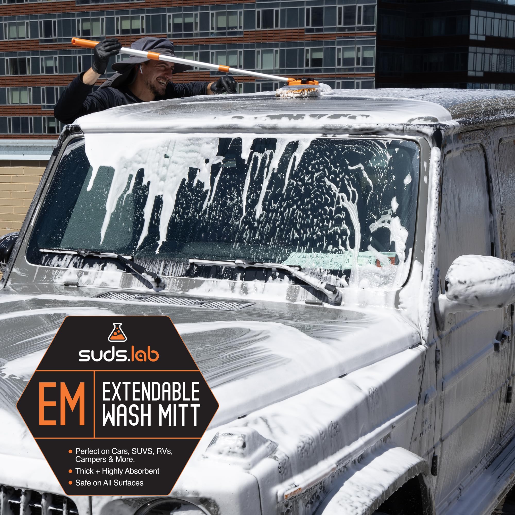 Suds Lab high-reach duster helps reach ceiling corners