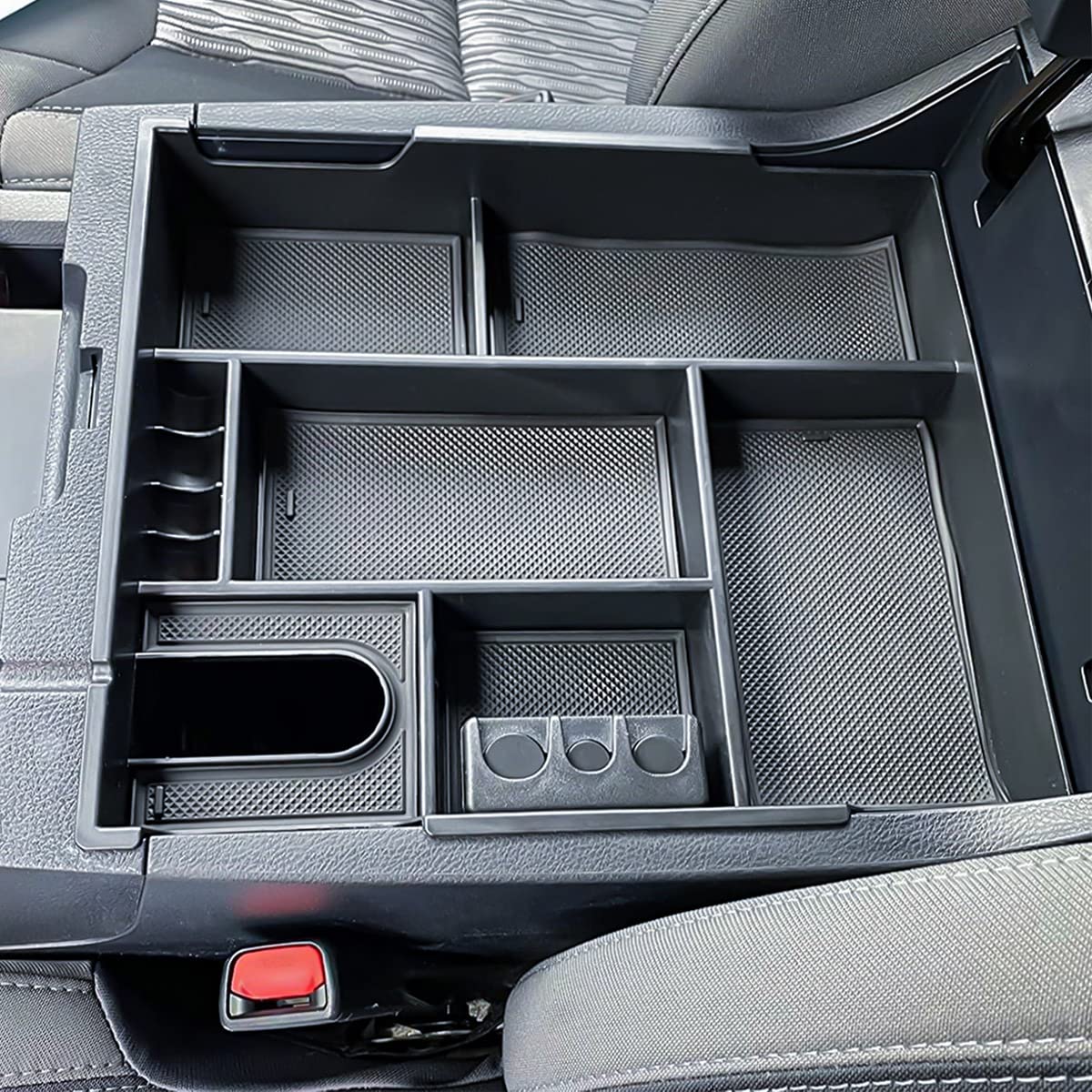 Removable coin box keeps coins orderly inside Tundra center console