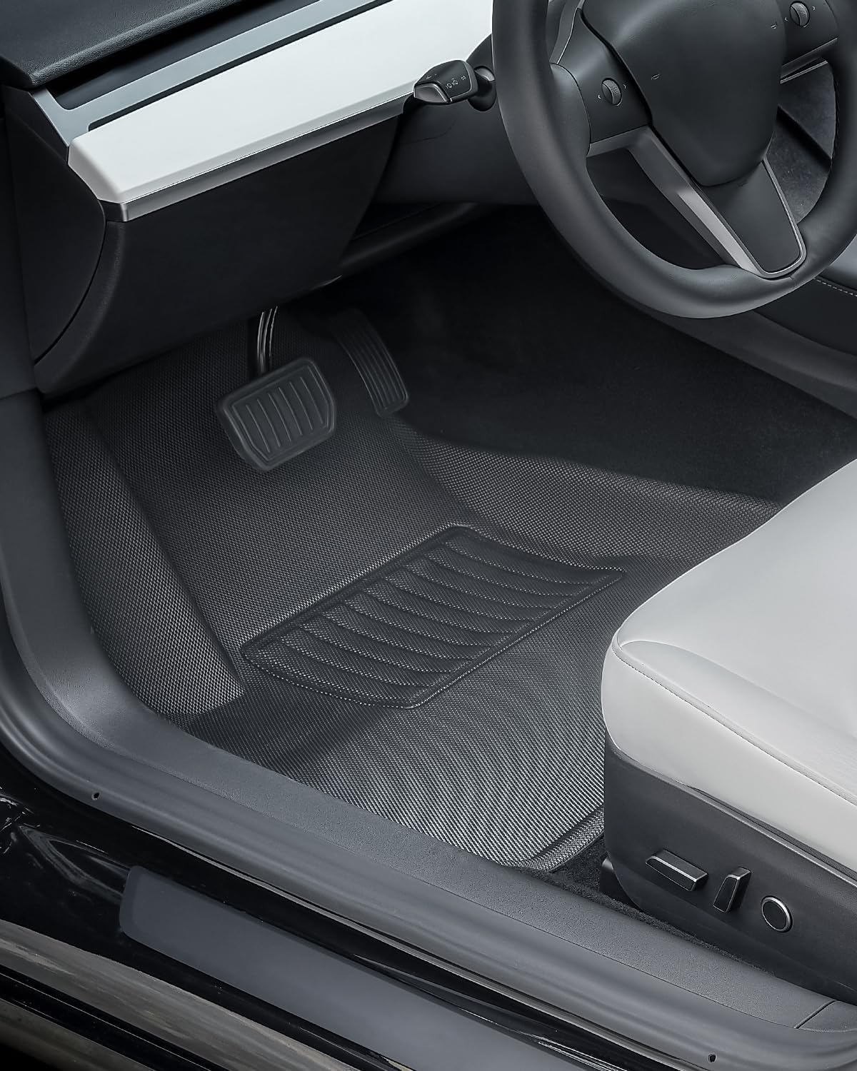 TAPTES anti-slip backing keeps mats in place.