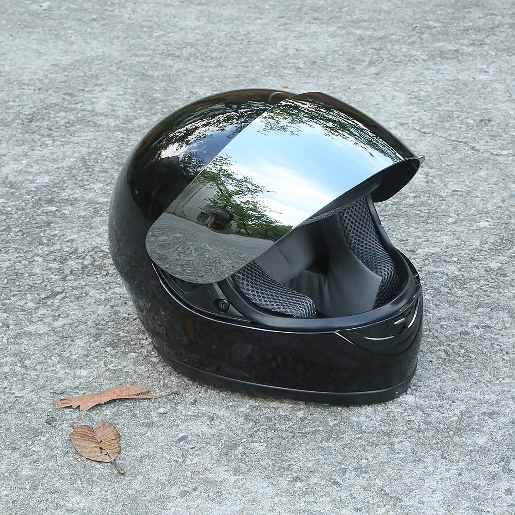 TCMT full-face helmet top ventilation highlights cooling airflow during long rides