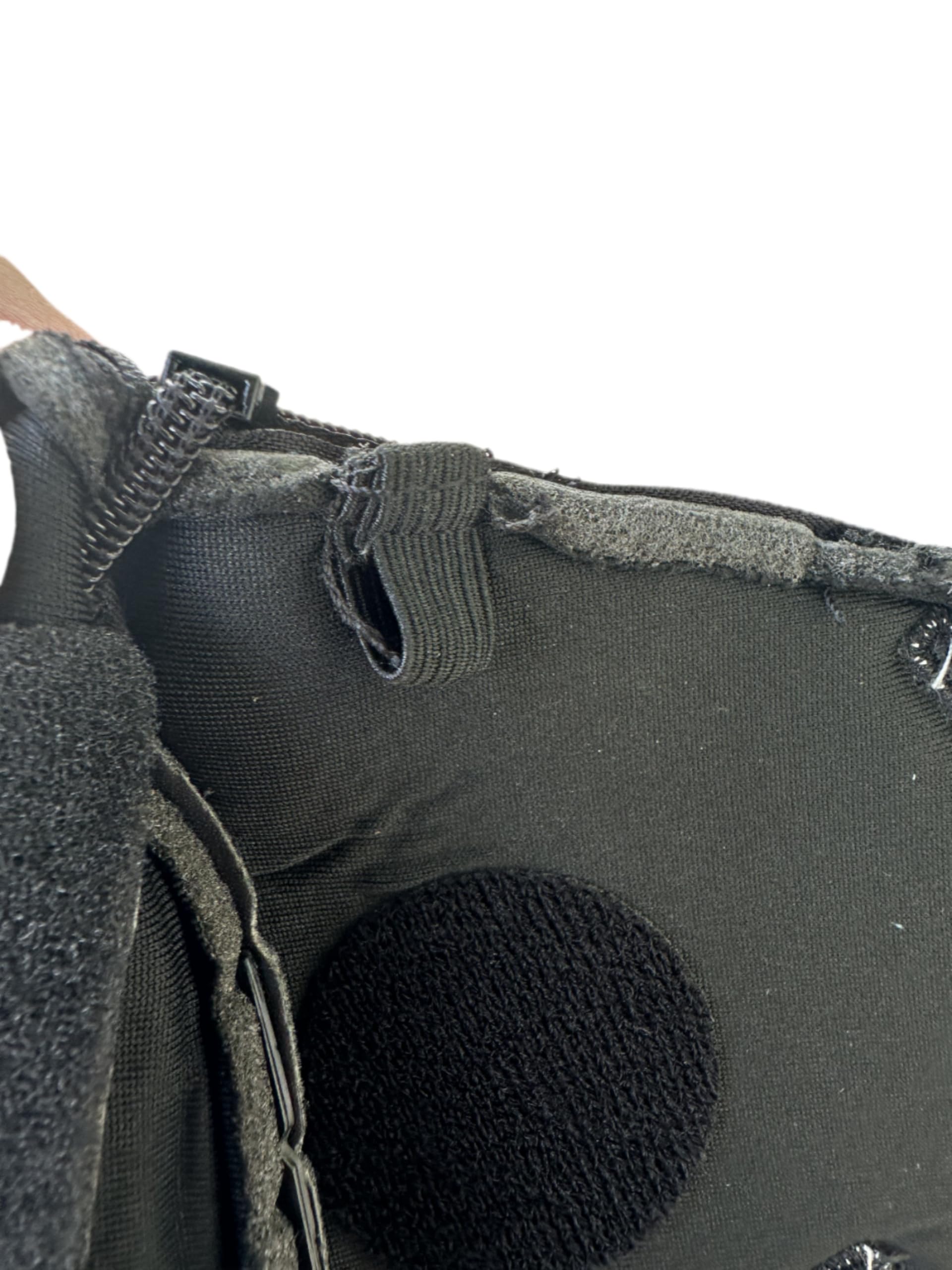 The Helmet Shop proper microphone alignment support for clearer communication.