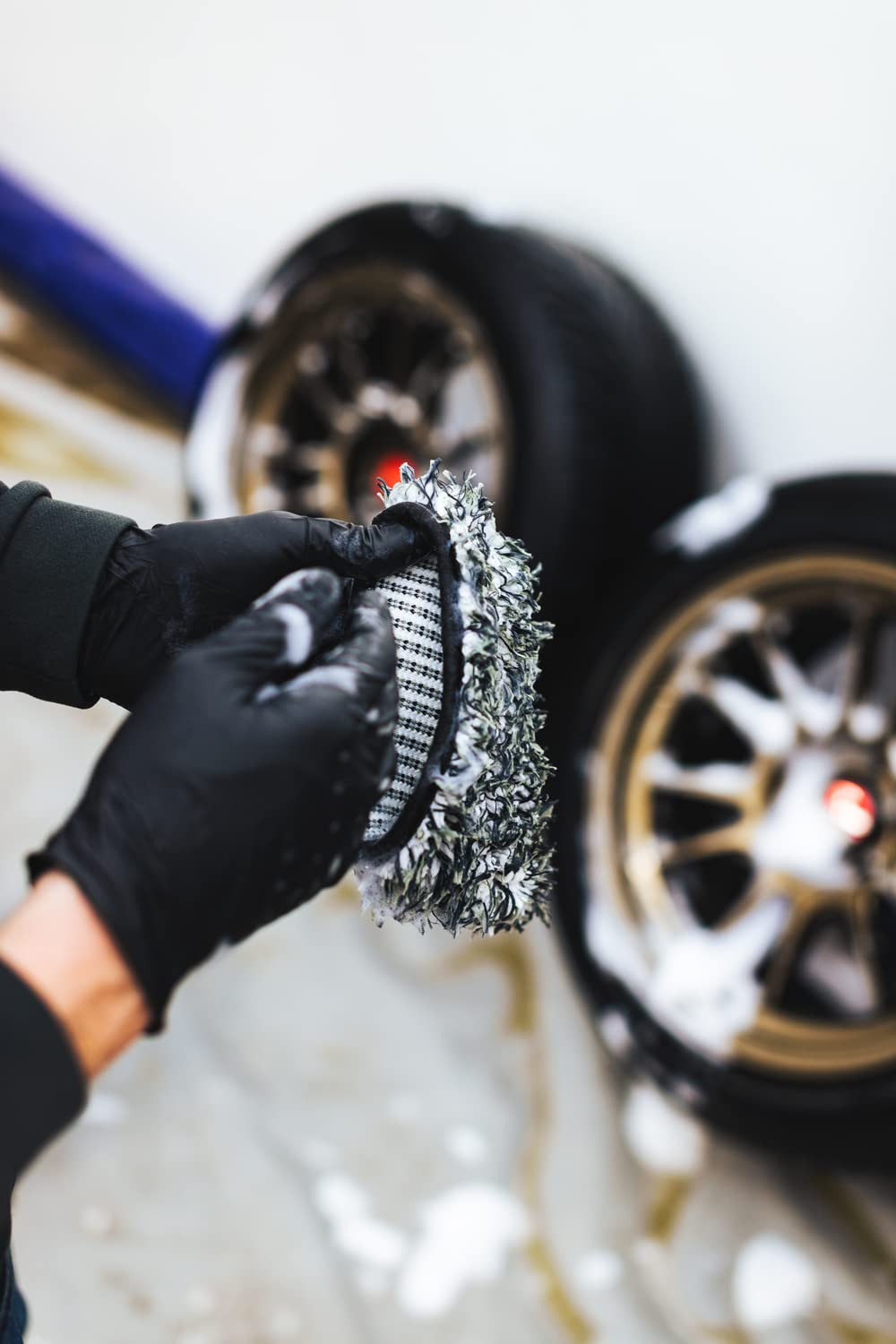 The Rag Company Cyclone Ultra Wheel Mitt close-up showing plush microfiber for paint-safe use.