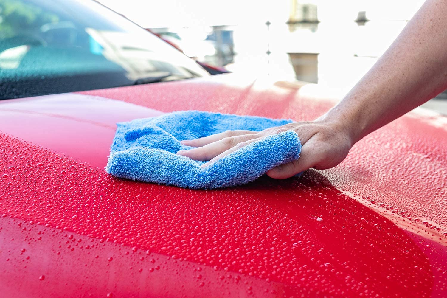 The Rag Company Eagle Edgeless 500 with 600k fibers per square inch ensures efficient buffing.