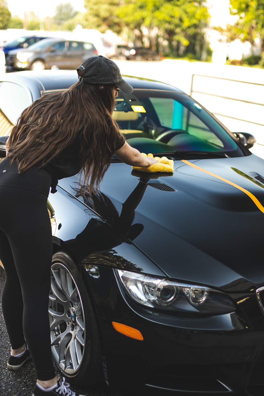 Edge-free design shown on Eagle Edgeless 500 towels for safer paint buffing