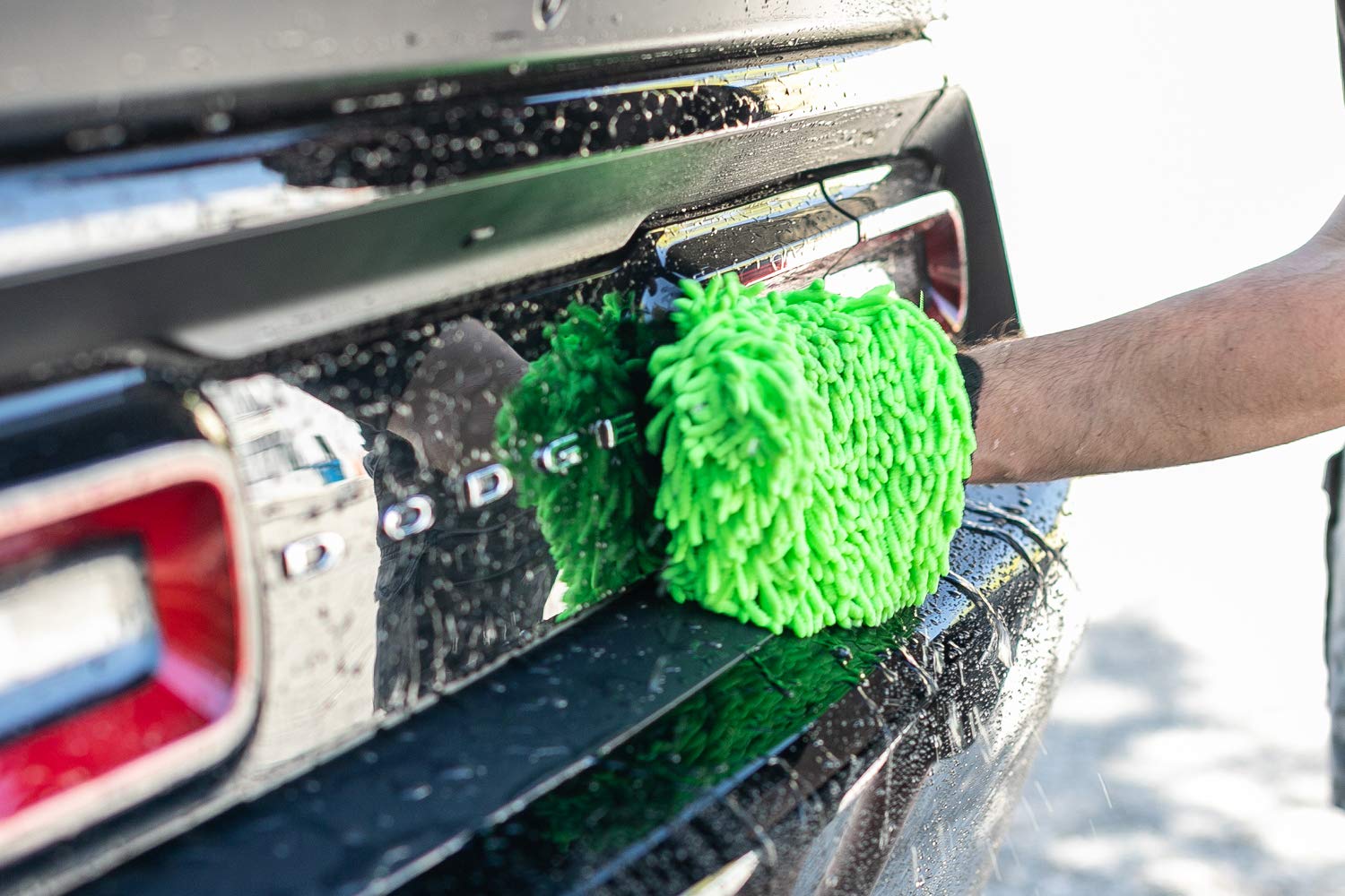 The Rag Company lint-free mitt reduces fibers while cleaning