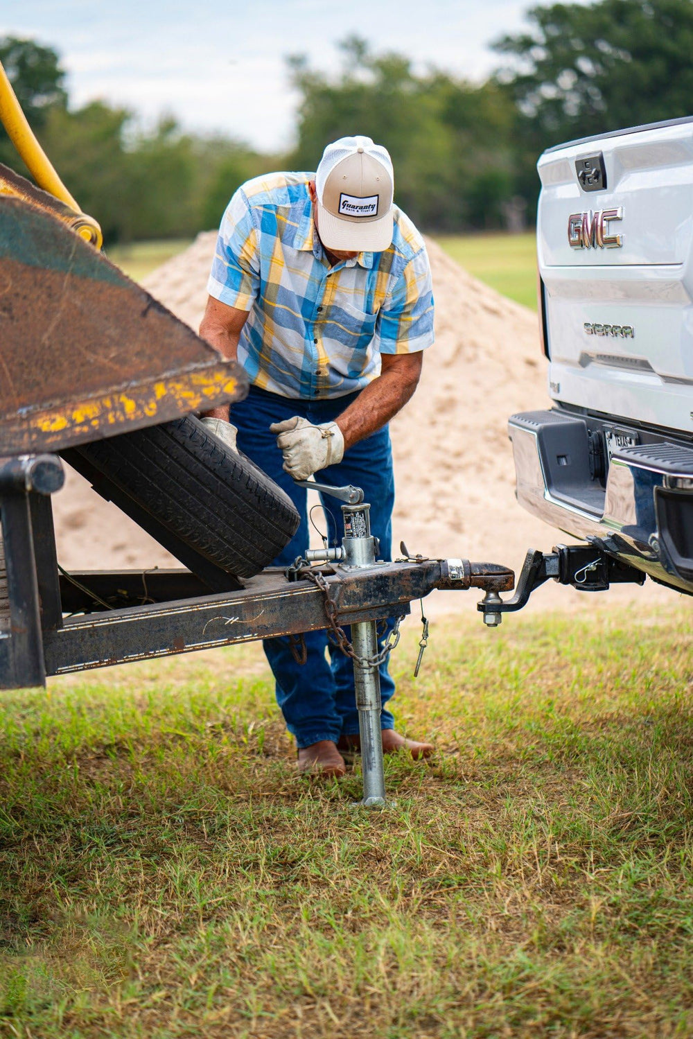 The Ultimate Trailer Jack topwind handle in use saves time and reduces effort.