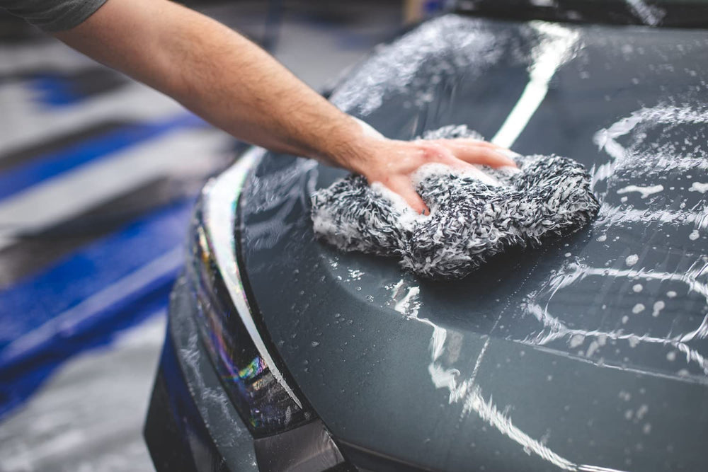 The Rag Company Cyclone Ultra Wash Mitt in use on car panel for safe washing