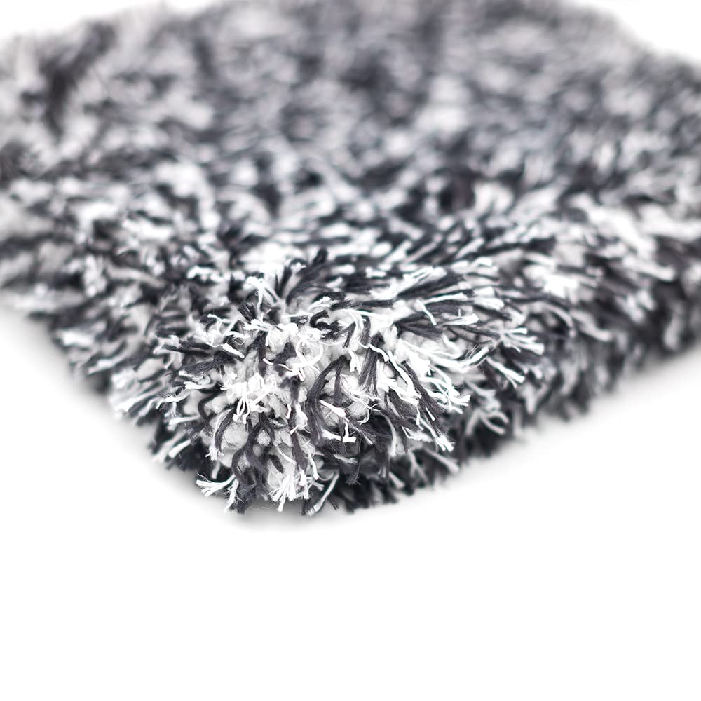 The Rag Company Cyclone Ultra Wash Mitt side view showing flexible fibers for full-panel coverage