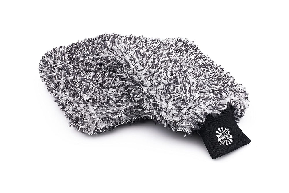 The Rag Company Cyclone Ultra Wash Mitt in action for safe, streak-free cleaning.