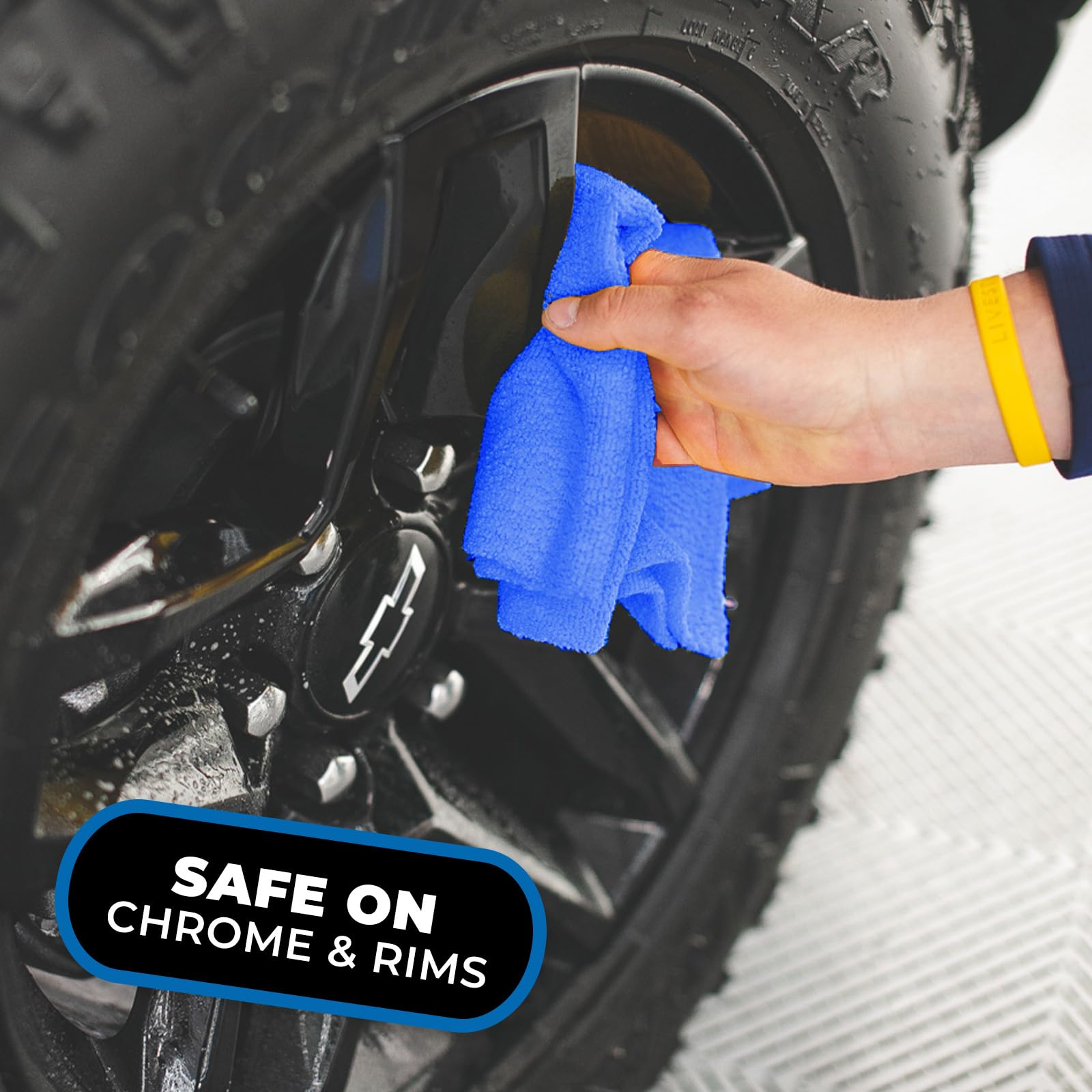 Edge-free towel detail highlighting snag-free performance.