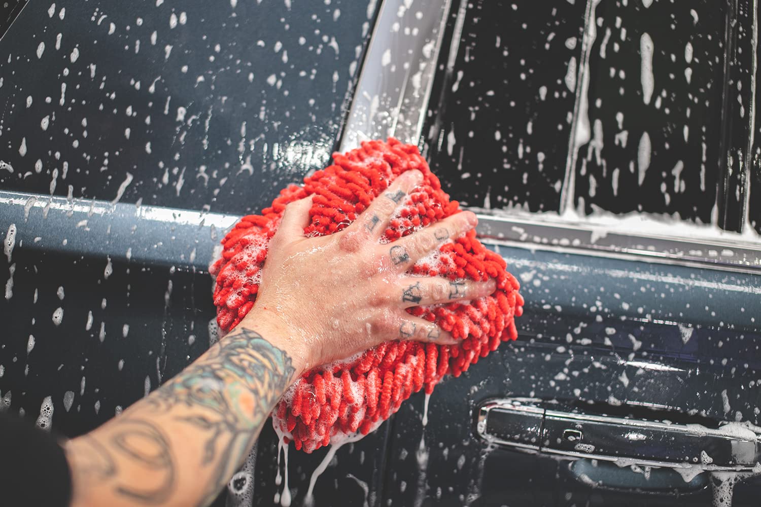 The Rag Company 2-pack packaging image highlights value and color-ready red mitts.
