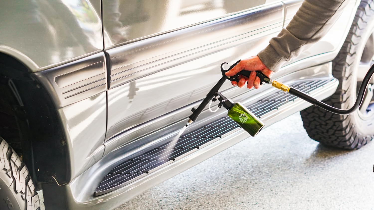 Includes a 1000 ml bottle for ready-to-use detailing sessions.