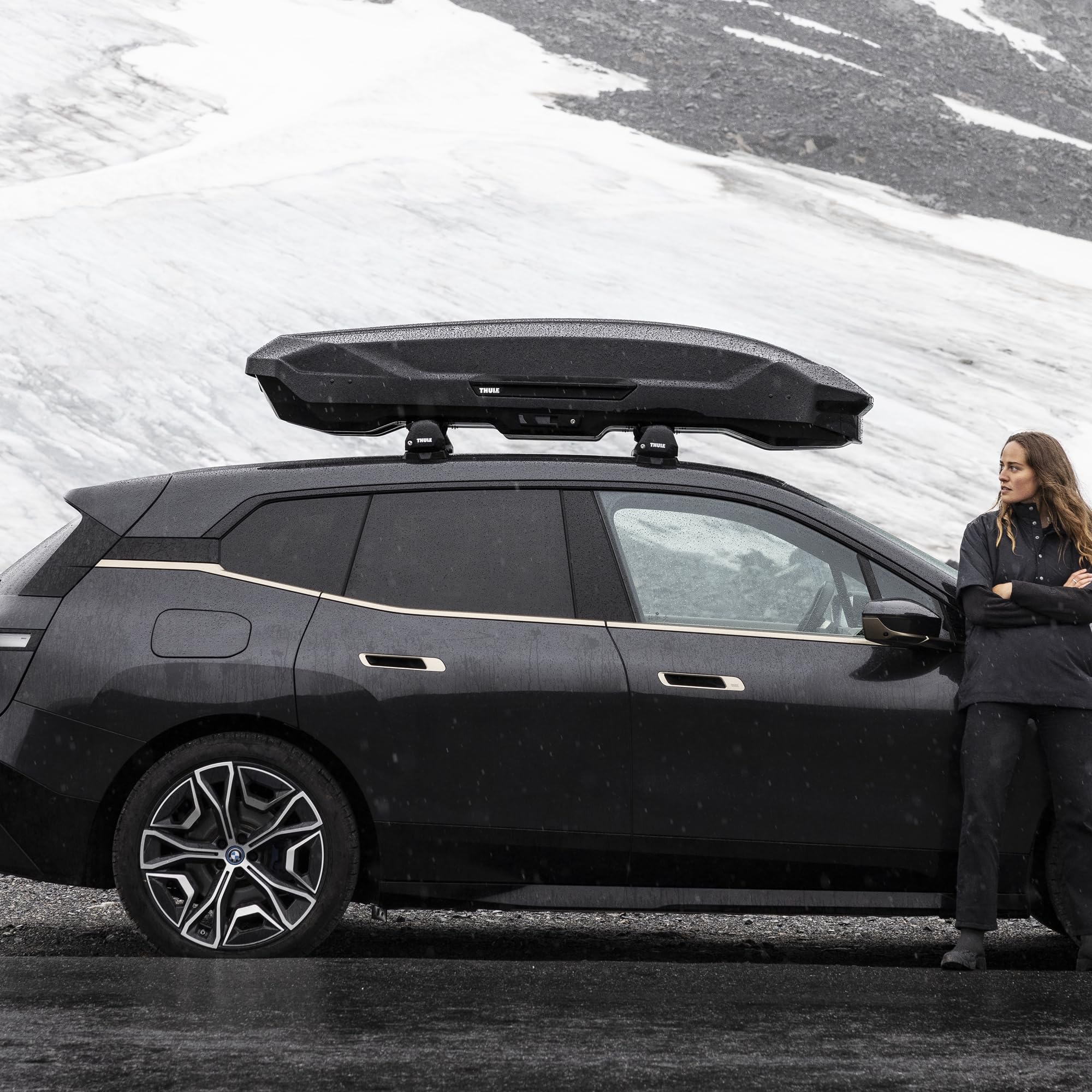 Thule Motion 3 XXL side profile showing spacious cargo area.