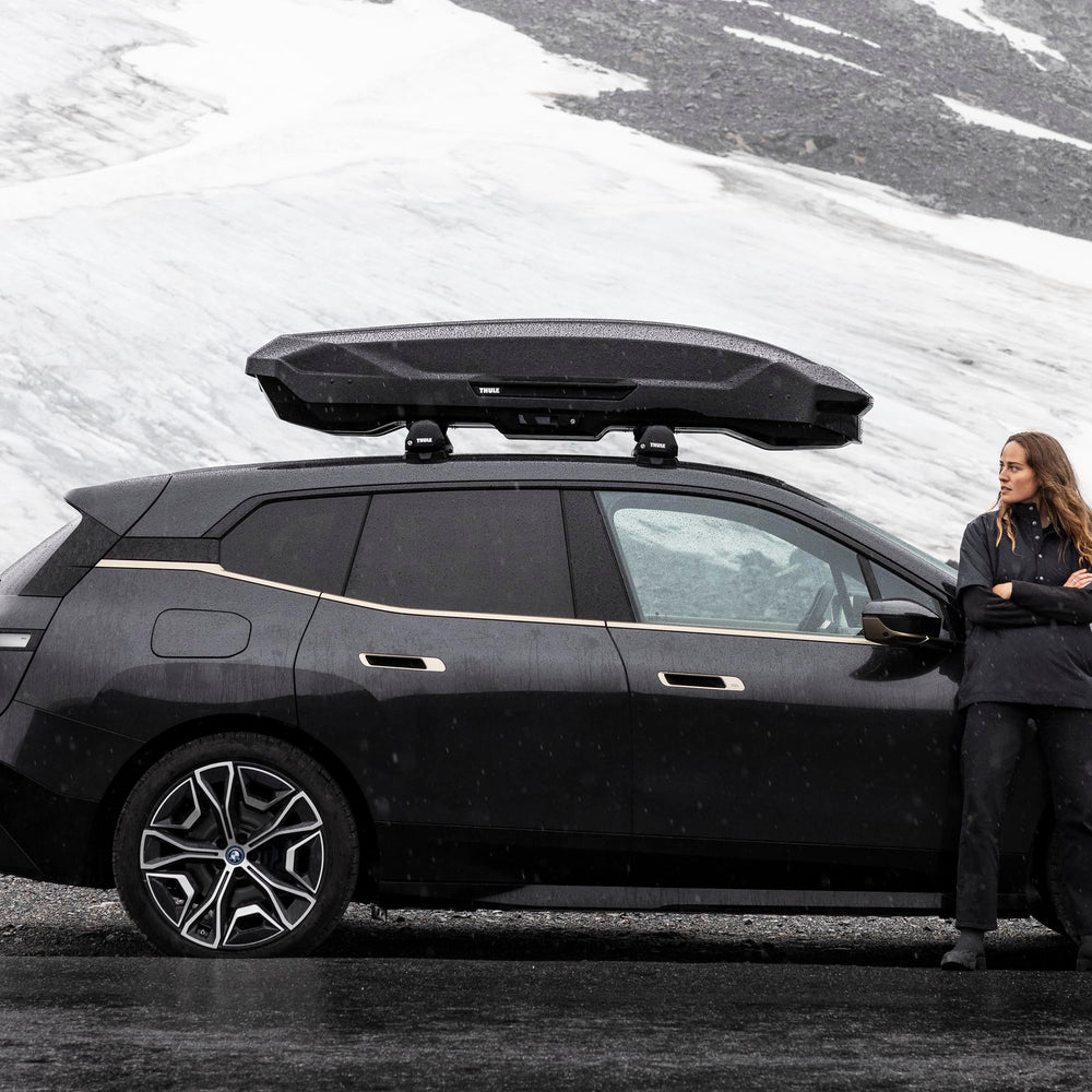 Thule Motion 3 XXL side profile showing spacious cargo area.