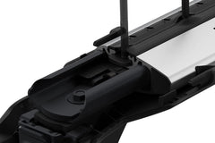 Thule Wingbar Edge TrailEdge design, shown reducing drag and improving air flow.