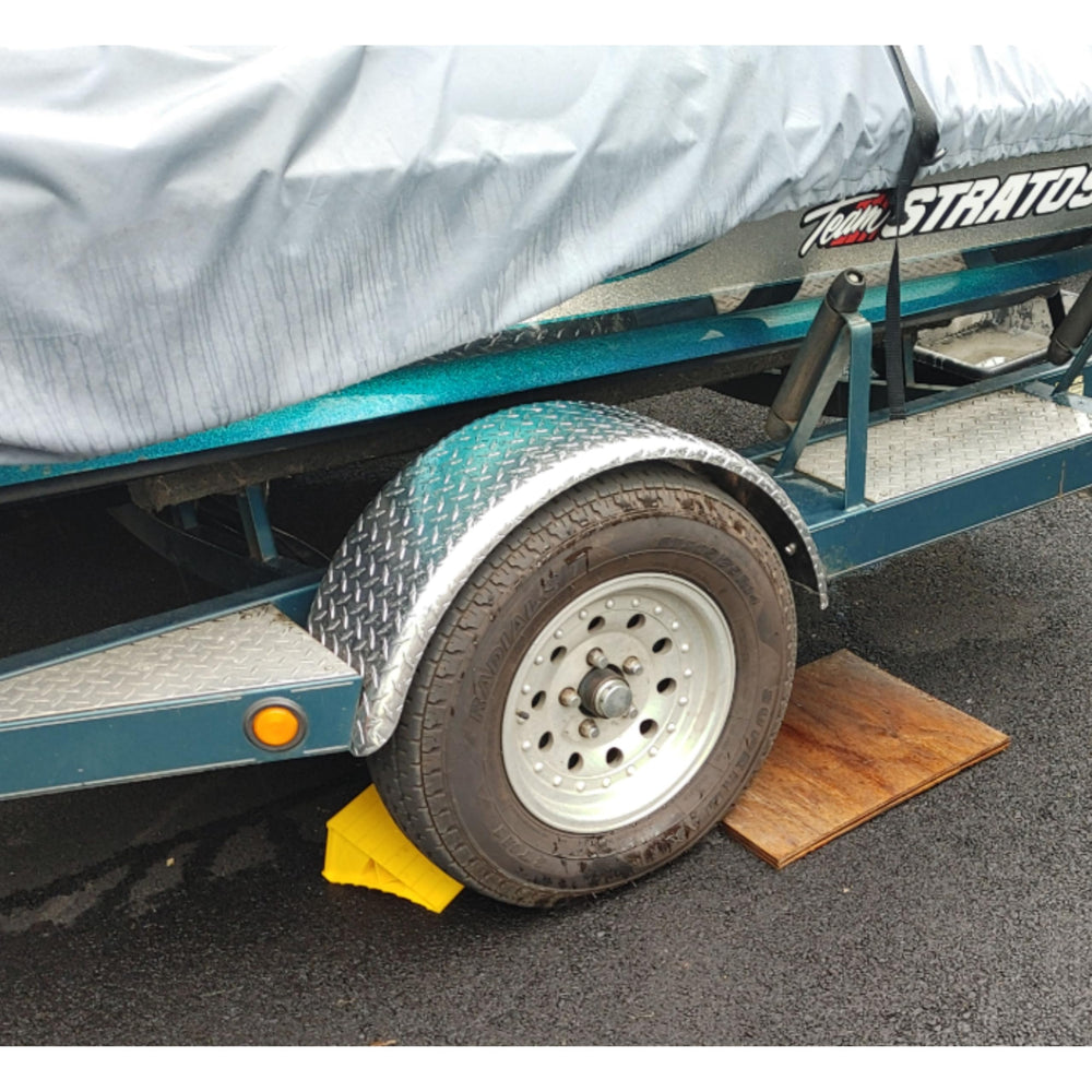 Tie Down trailer fender supports single or dual-axle rigs with versatile mounting.
