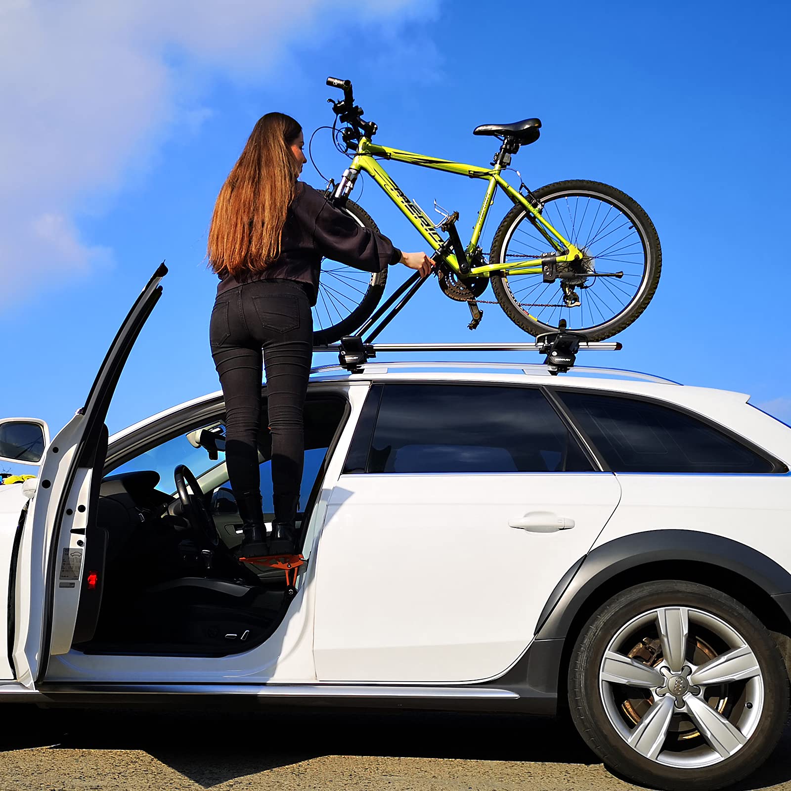 TOOENJOY door step helps load gear onto roof racks and cargo boxes.