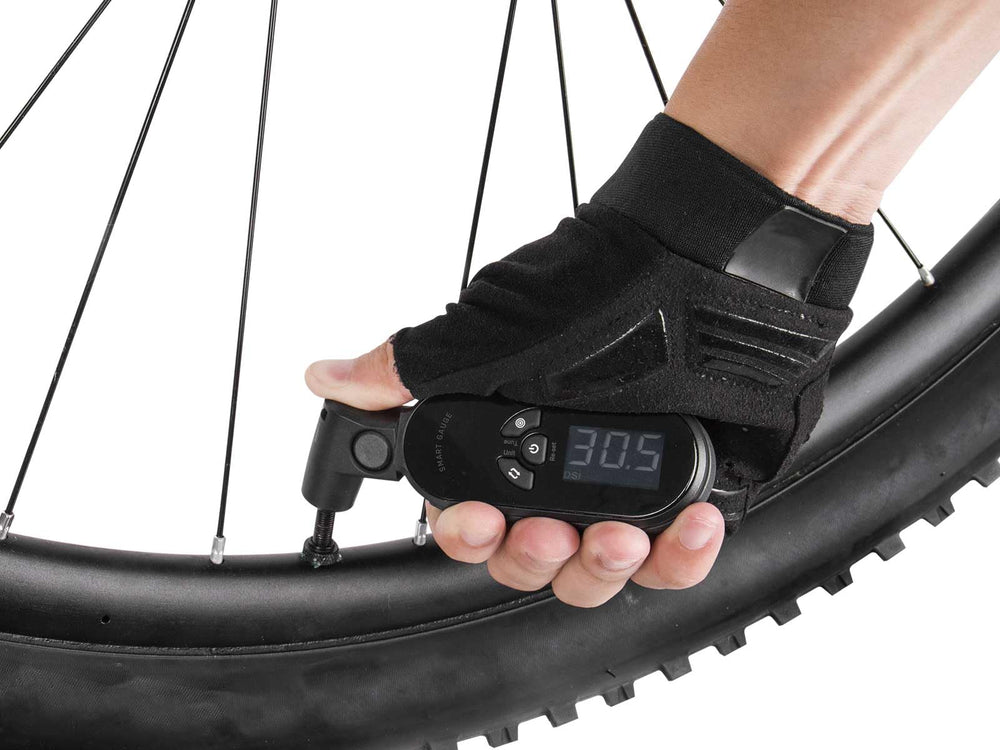 Topeak SmartGauge D2X auto-on/off with last reading memory.
