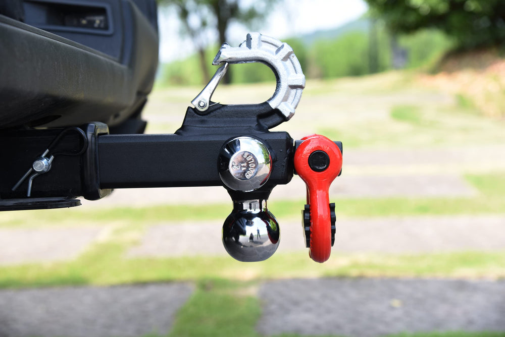TOPTOW 3/4 inch D-ring shackle for recovery tasks.
