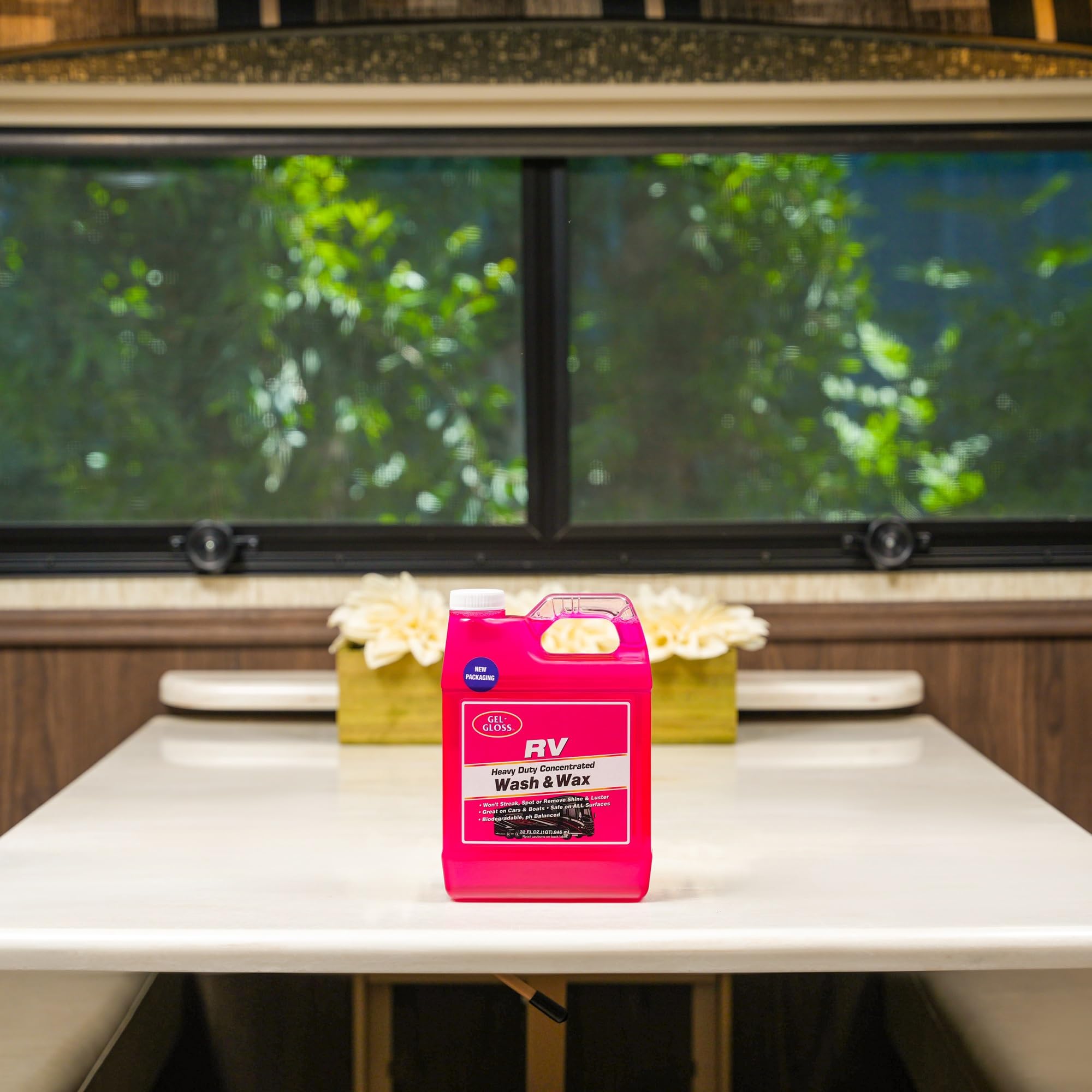 TR Gel Gloss RV Wash & Wax application demo illustrating even coating for fiberglass surfaces
