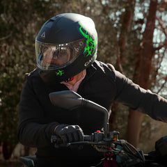 Triangle quick-release chin strap enables easy on and off for quick stops.