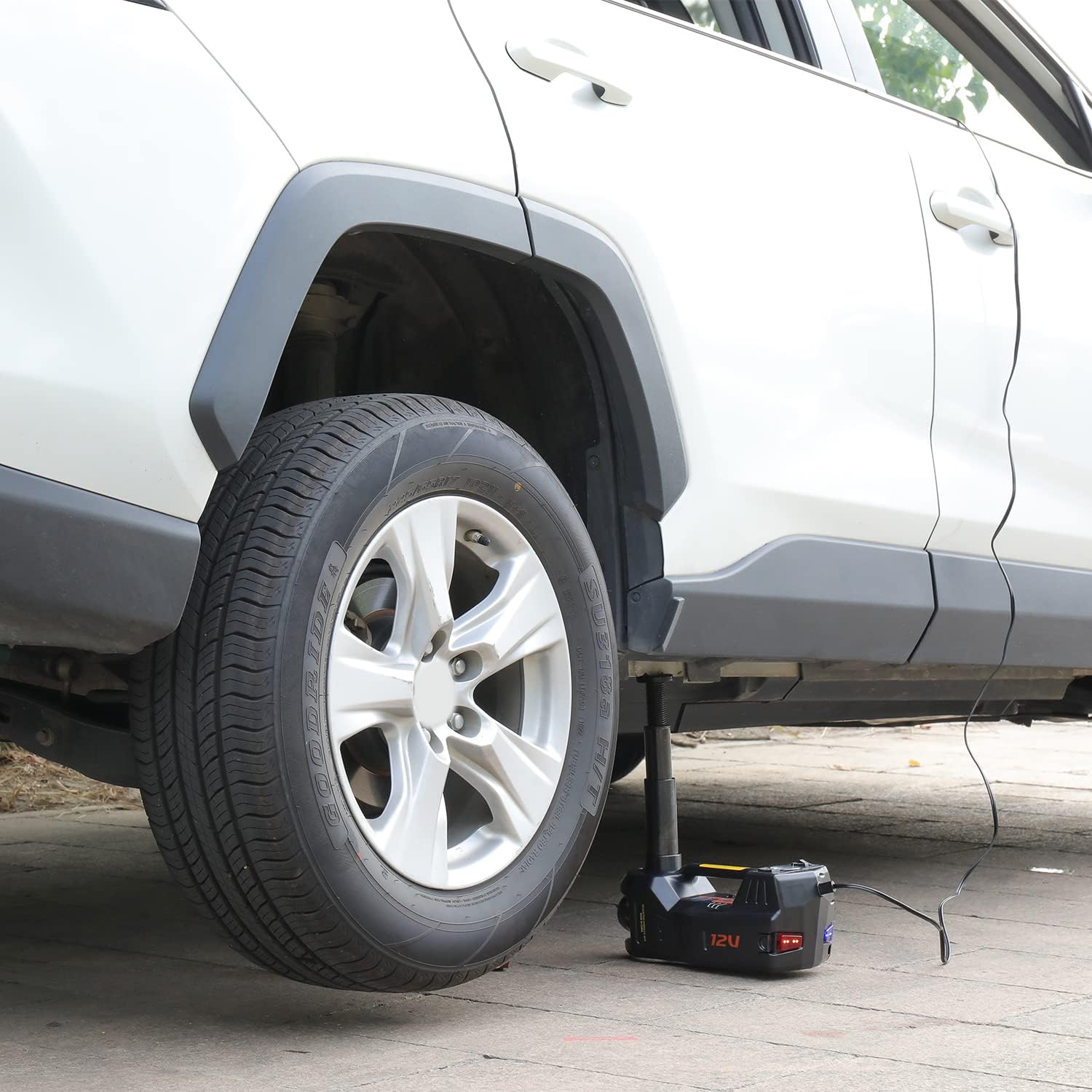 Compact kit by Trihelper includes safety hammer and gloves