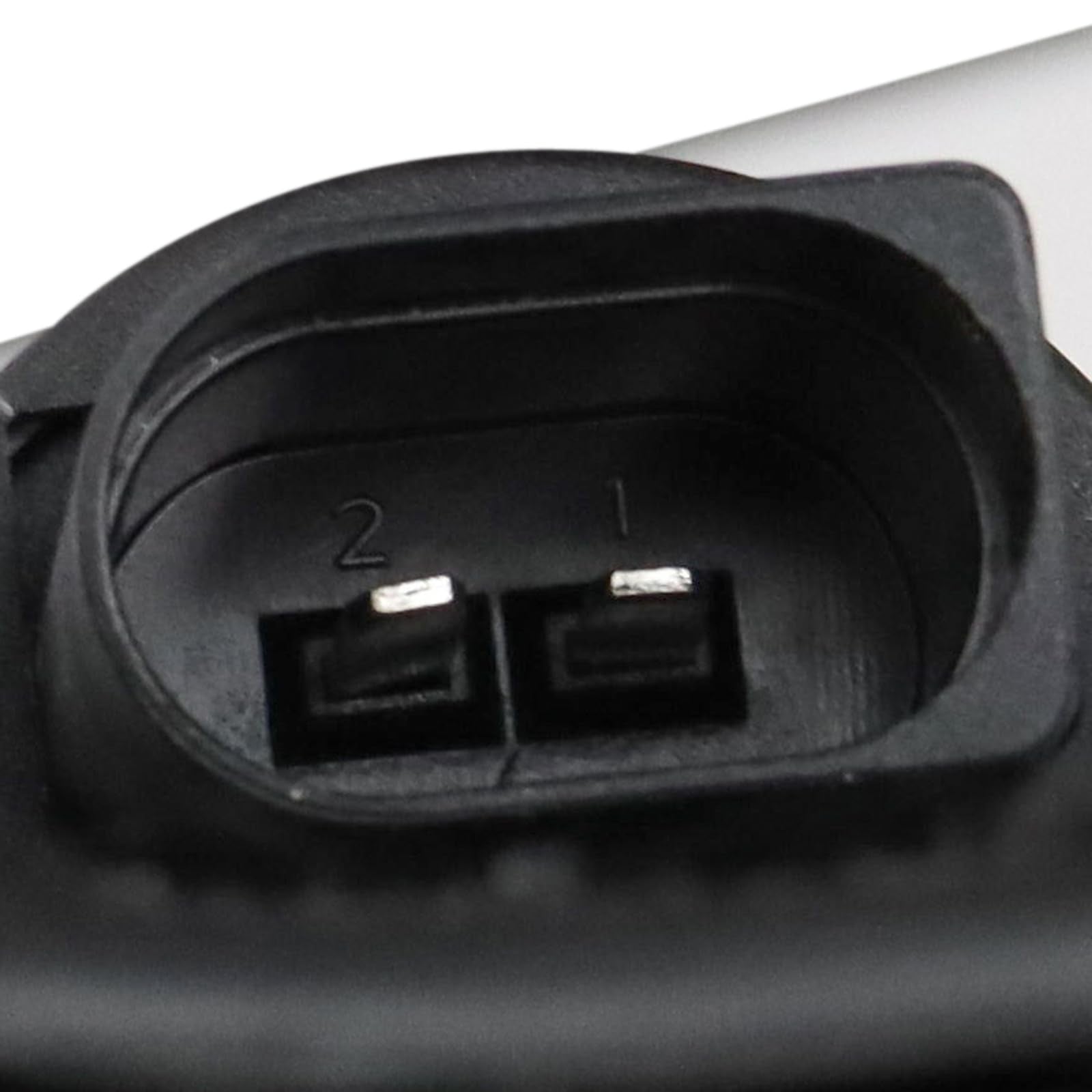 TRQ reservoir fluid ports pictured for reliable fluid transfer