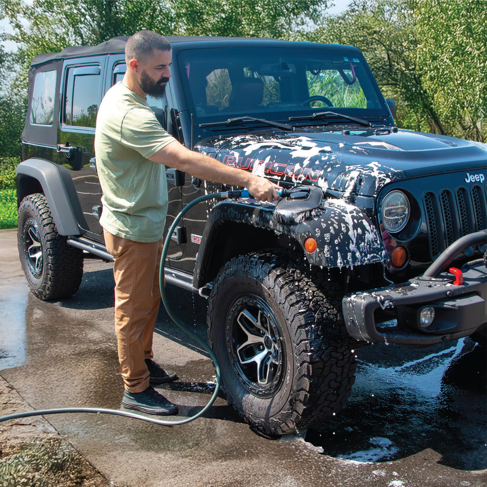 Pole compatibility allows washing from ground level with Unger accessories.