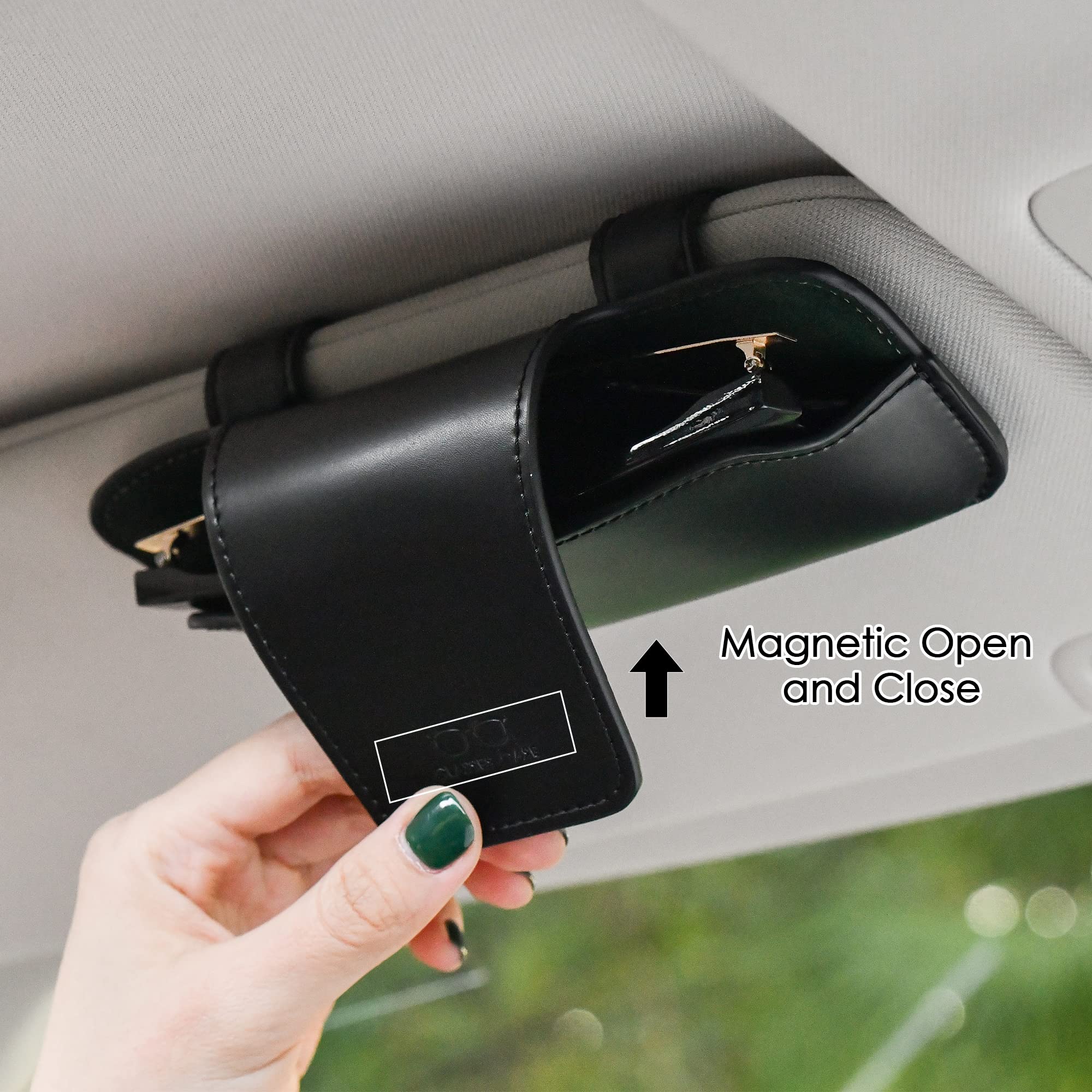 URIZZD protects lenses from scratches during everyday car travel.