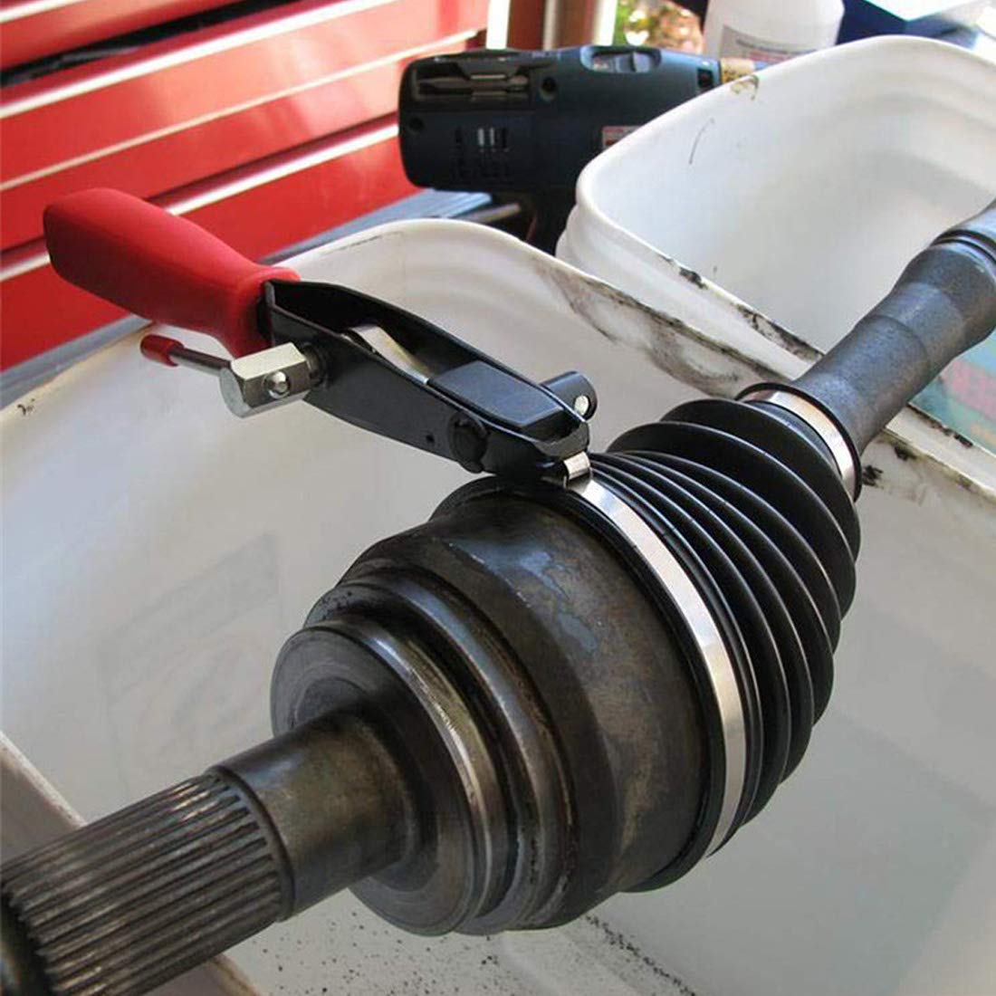 UTSAUTO reel and strap threading enables fast tensioning.