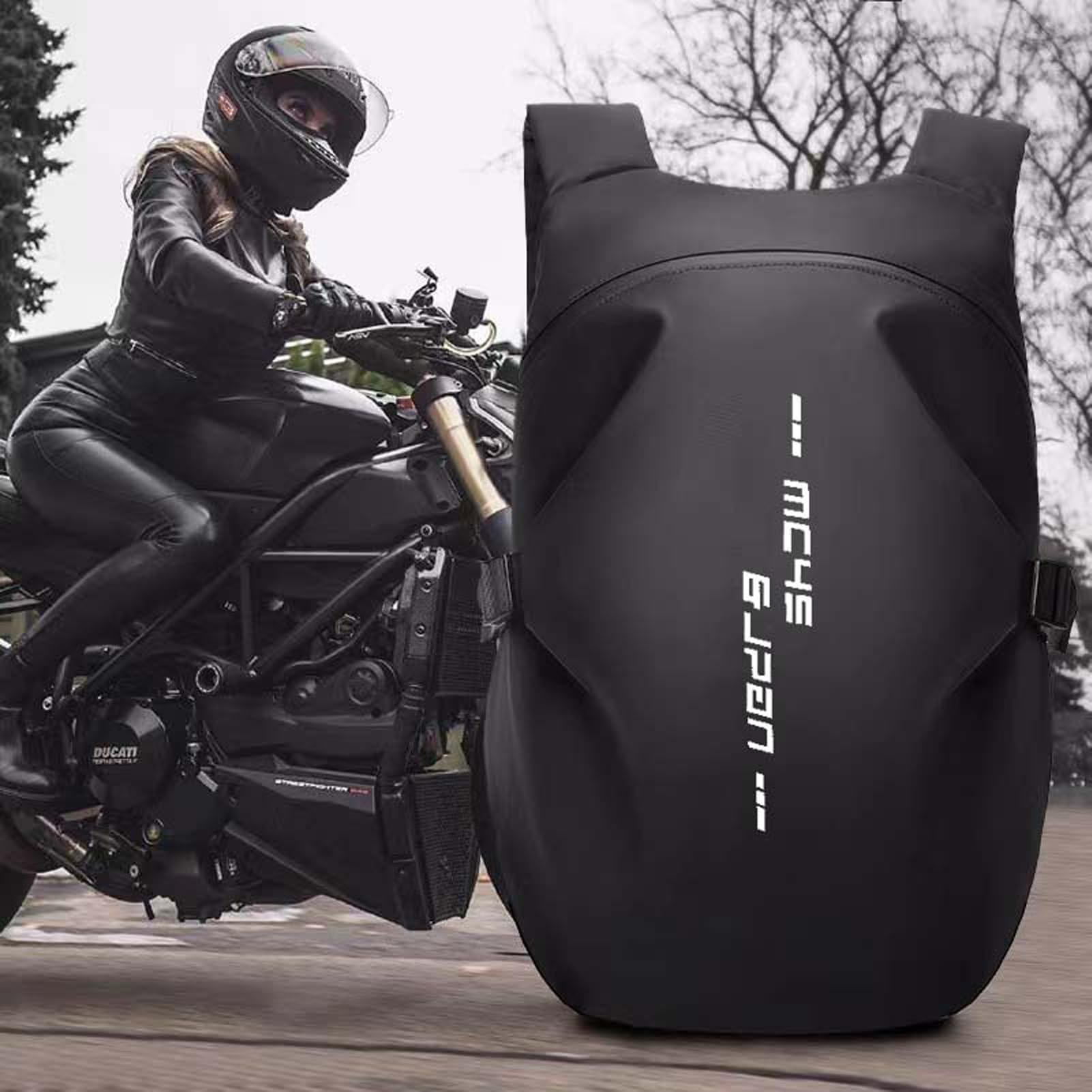 VAAKUAM helmet pocket secures a helmet during rides