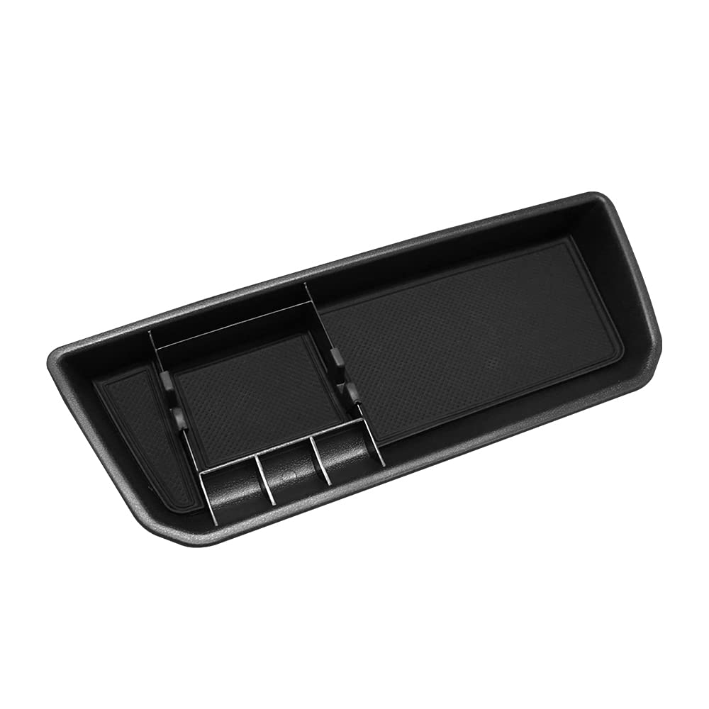 Vesul compact storage aids in-car organization during trips