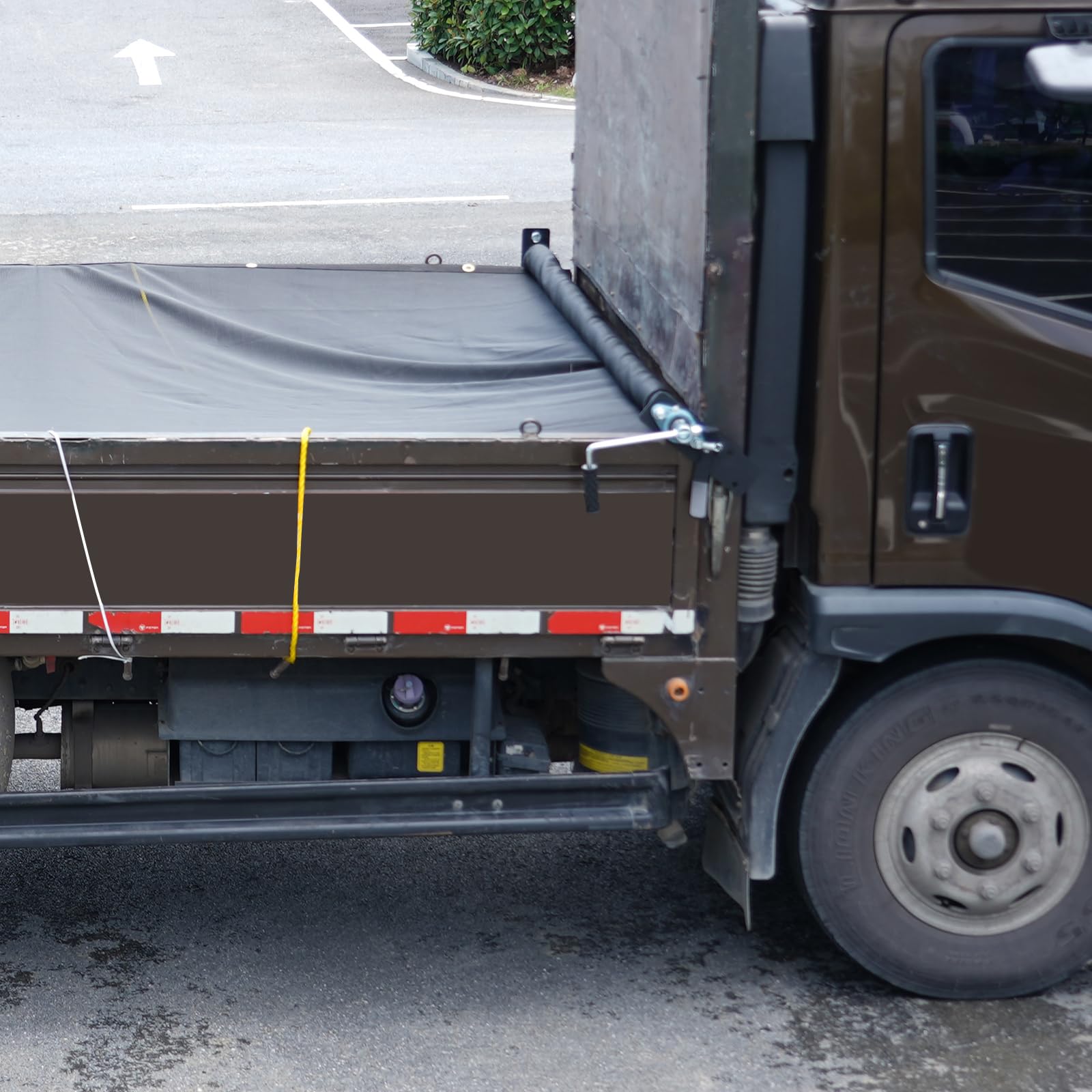 VEVOR tarp roller in use on a dump truck for smooth operation.