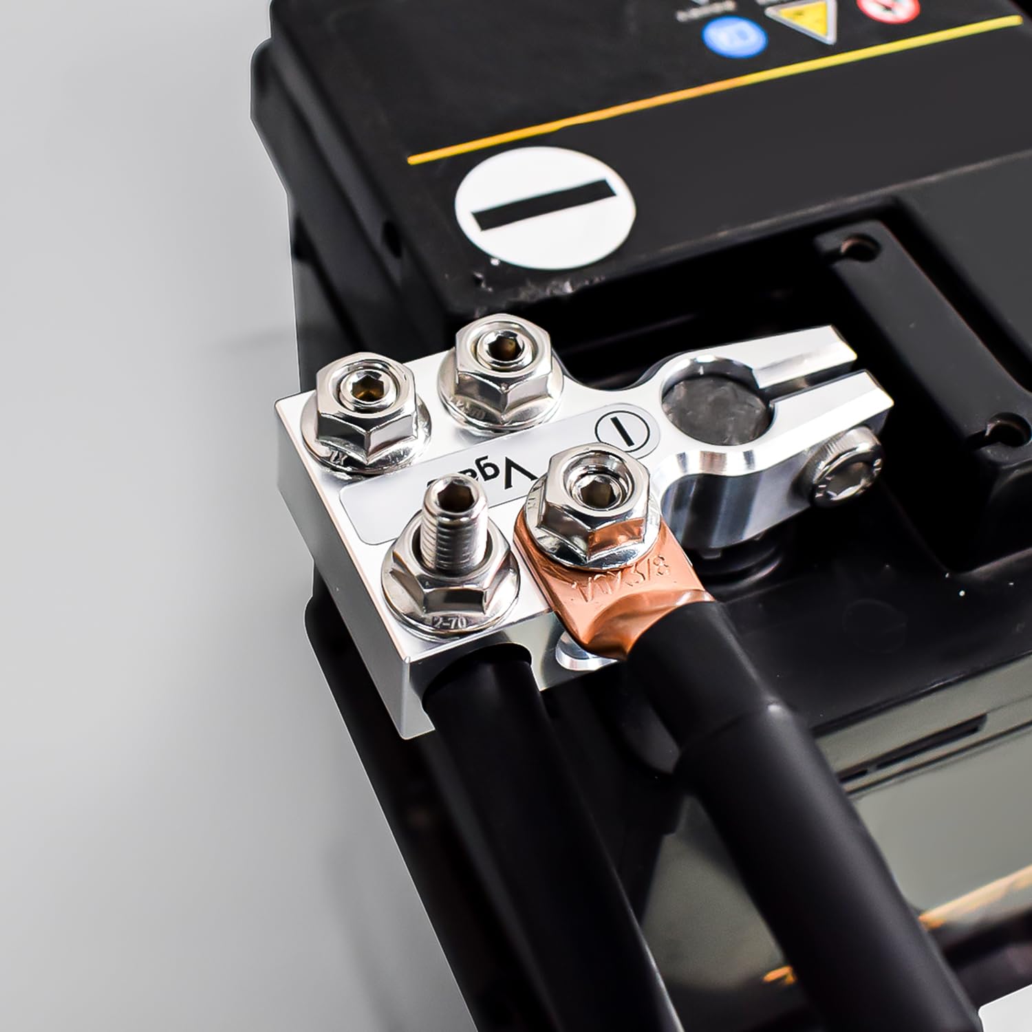 Vgate assembly tip emphasizes loosening clamps during installation for a secure final fit.
