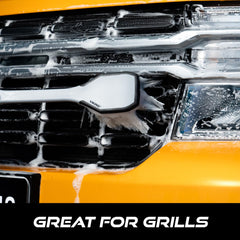 VIKING fender brush featuring an ergonomic handle for reduced effort.