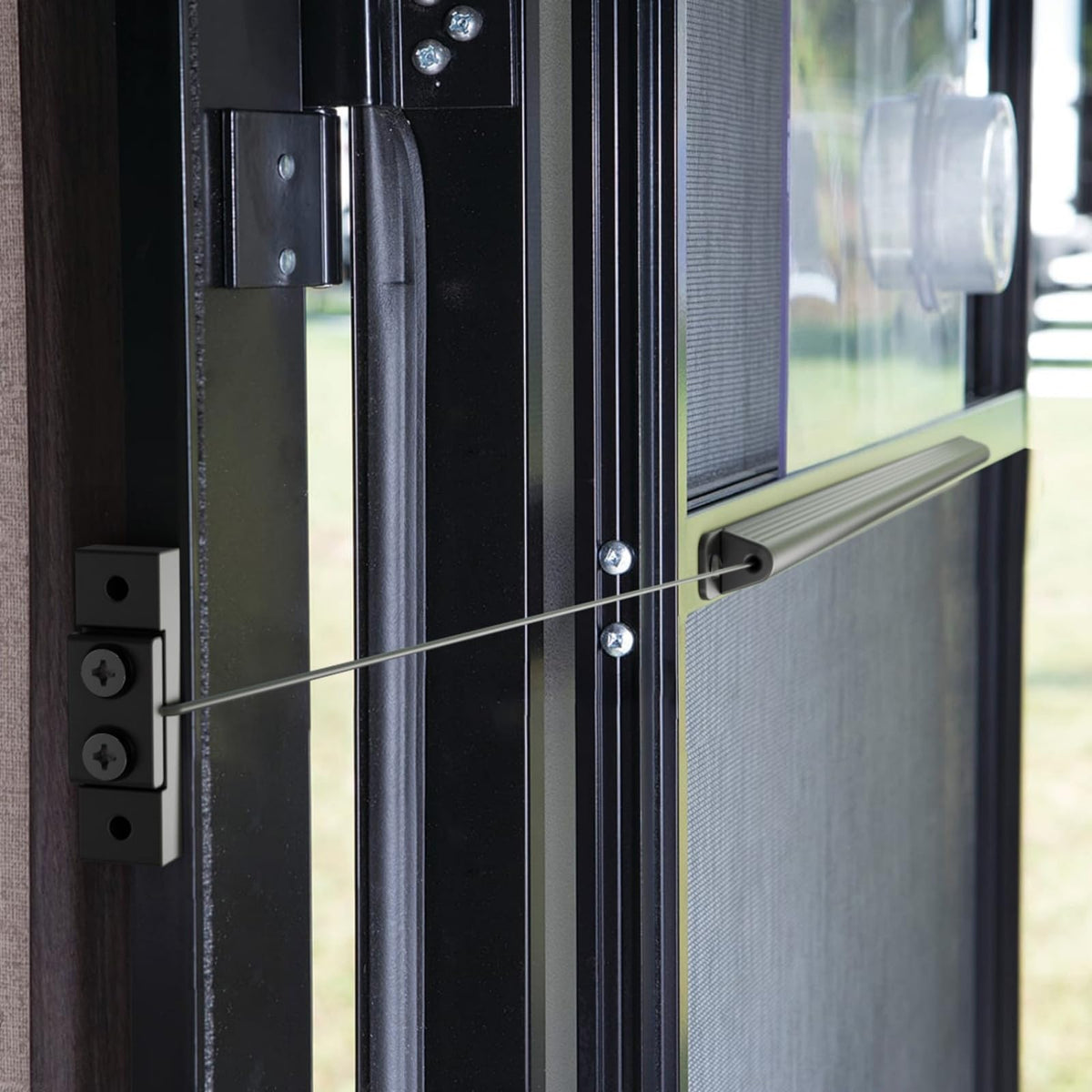 WanDwel closer main body mounted near hinge for smooth self-closing action.