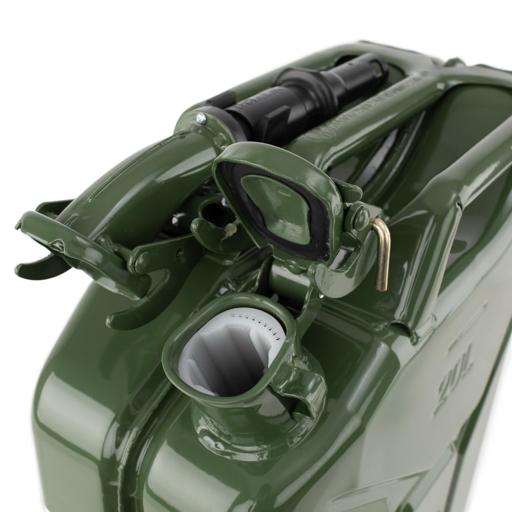 Wavian spout system demonstrates secure, quick-release fuel transfer.