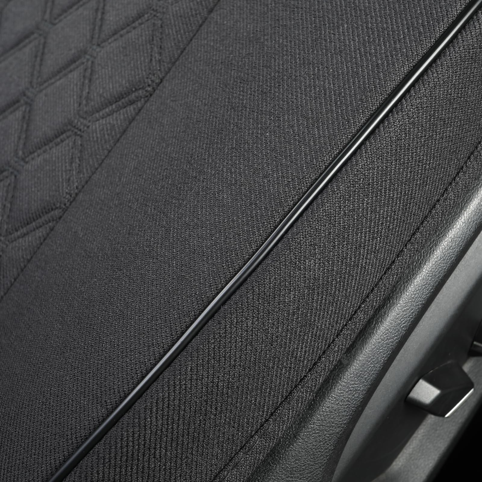 West Llama durable, scratch-resistant linen maintains a fresh look.