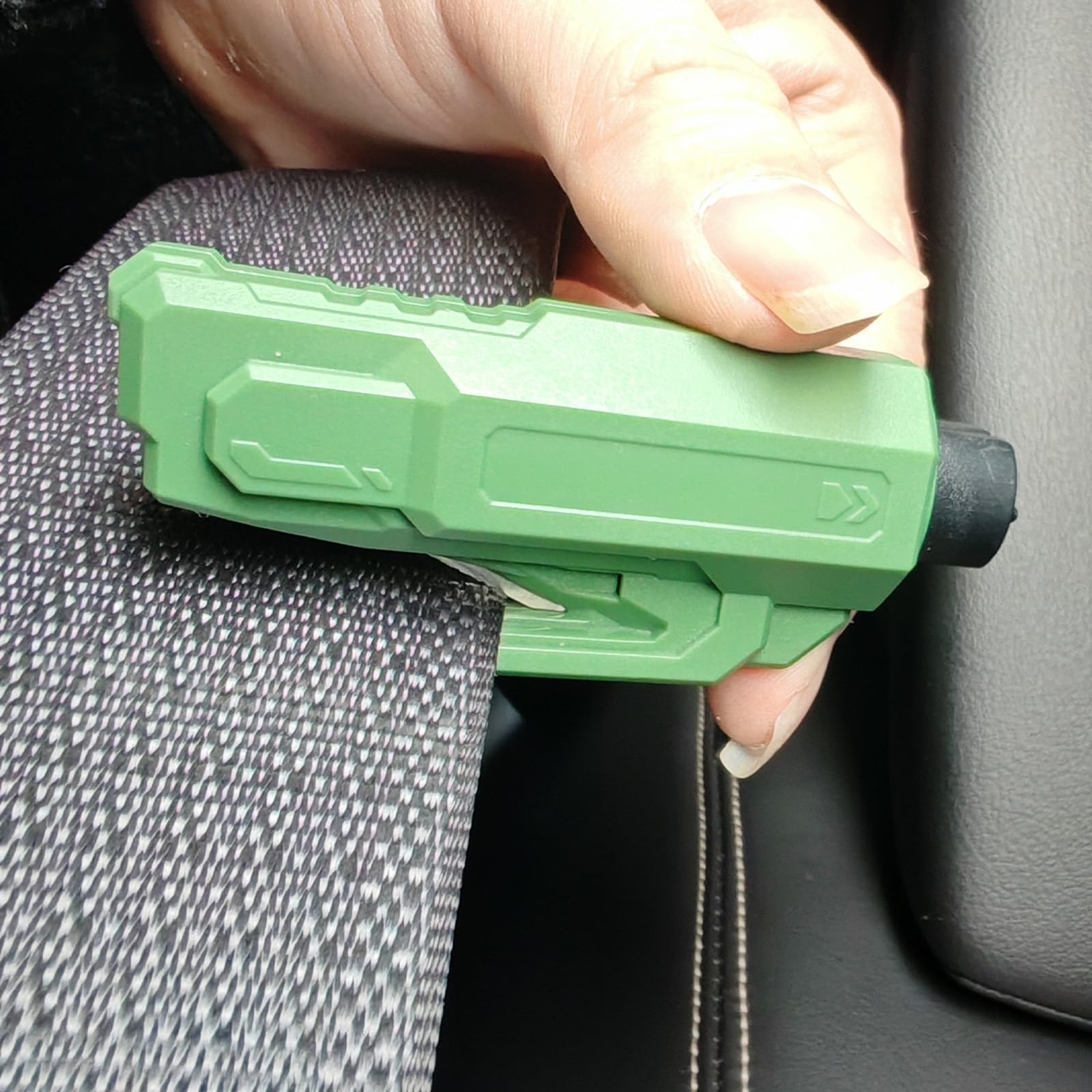 WHFLLIFE pocket-sized escape tool ready for car locker or glove compartment