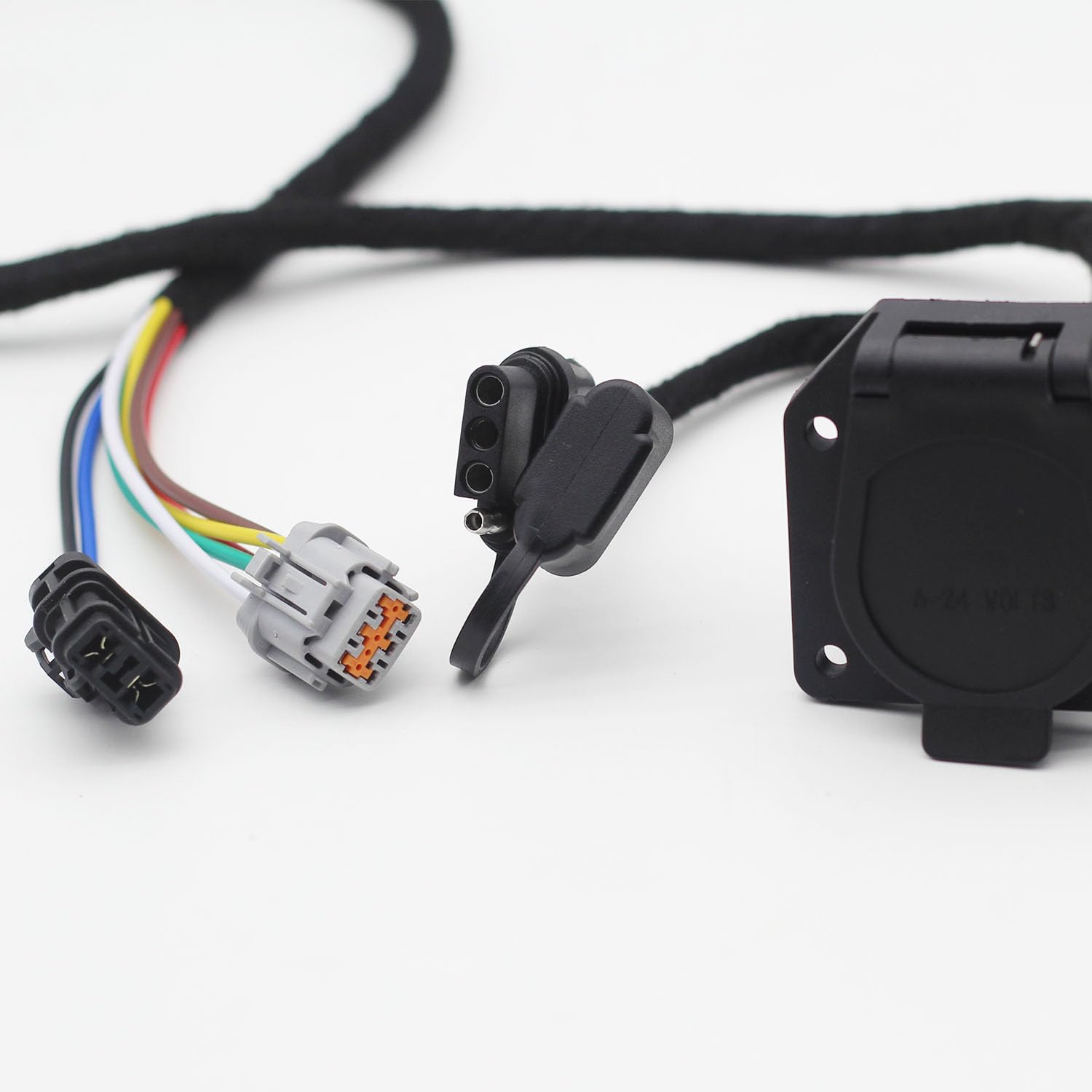 Wzytshun compatible connectors enable multi-trailer towing on eligible vehicles.